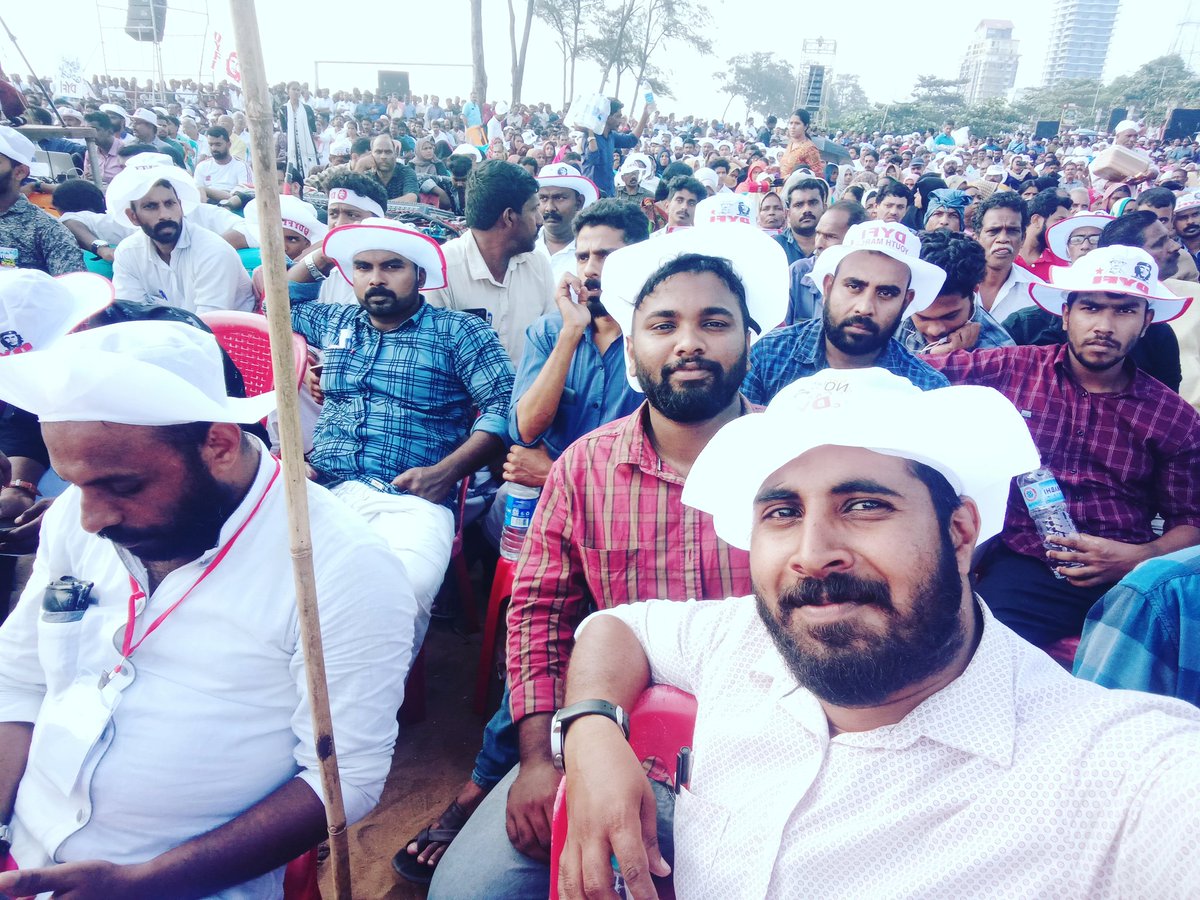 ഇന്ത്യ കീഴടങ്ങില്ല നമ്മൾ നിശബ്ദരാവില്ല എന്ന മുദ്രാവാക്യം ഉയർത്തി DYFI നടത്തിയ യൂത്ത് മാർച്ചിന്റെ സമാപന സമ്മേളനത്തിൽ സഖാക്കളോടൊപ്പം