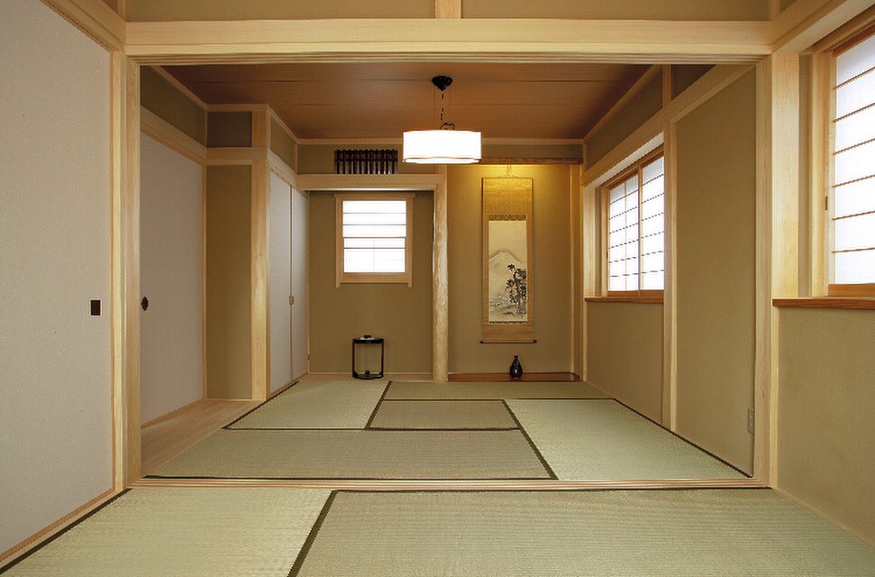 nihonhouse_hd's tweet photo. 襖の引き手や床の間、手前和室の天井など、家族を見��った家の古材を生かした和室。人にも環境にも優しい住まい。
#日本ハウスHD #東日本ハウス #檜 #日本の檜 #檜の家 #ていねいな家づくり #注文住宅 #施工事例 #平屋 #ライフスタイル #マイホーム #住人十色 https://t.co/JG8lGVt8cX