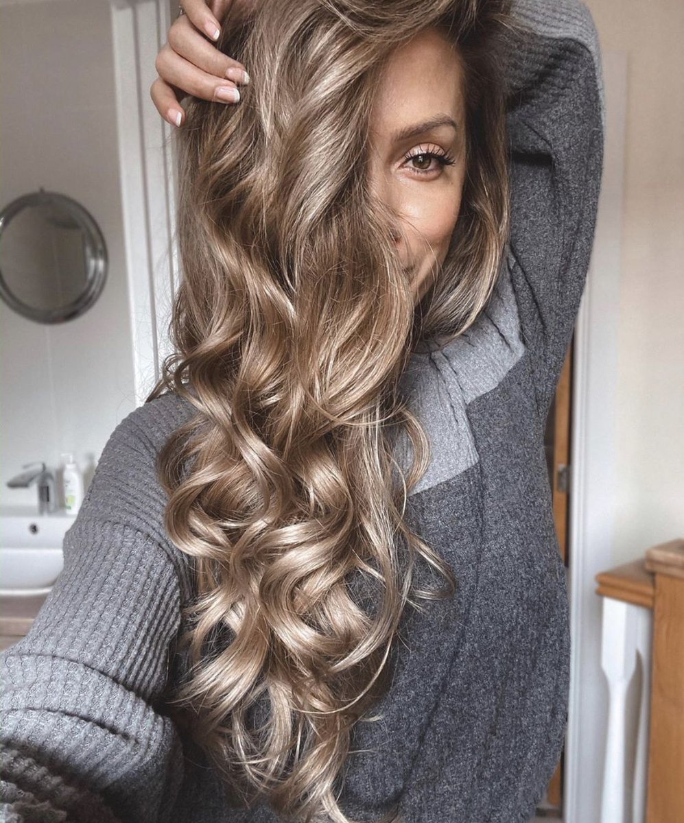 ManenTailUK_IE's tweet image. Long hair queen 😍 @ShowMeMakeUp