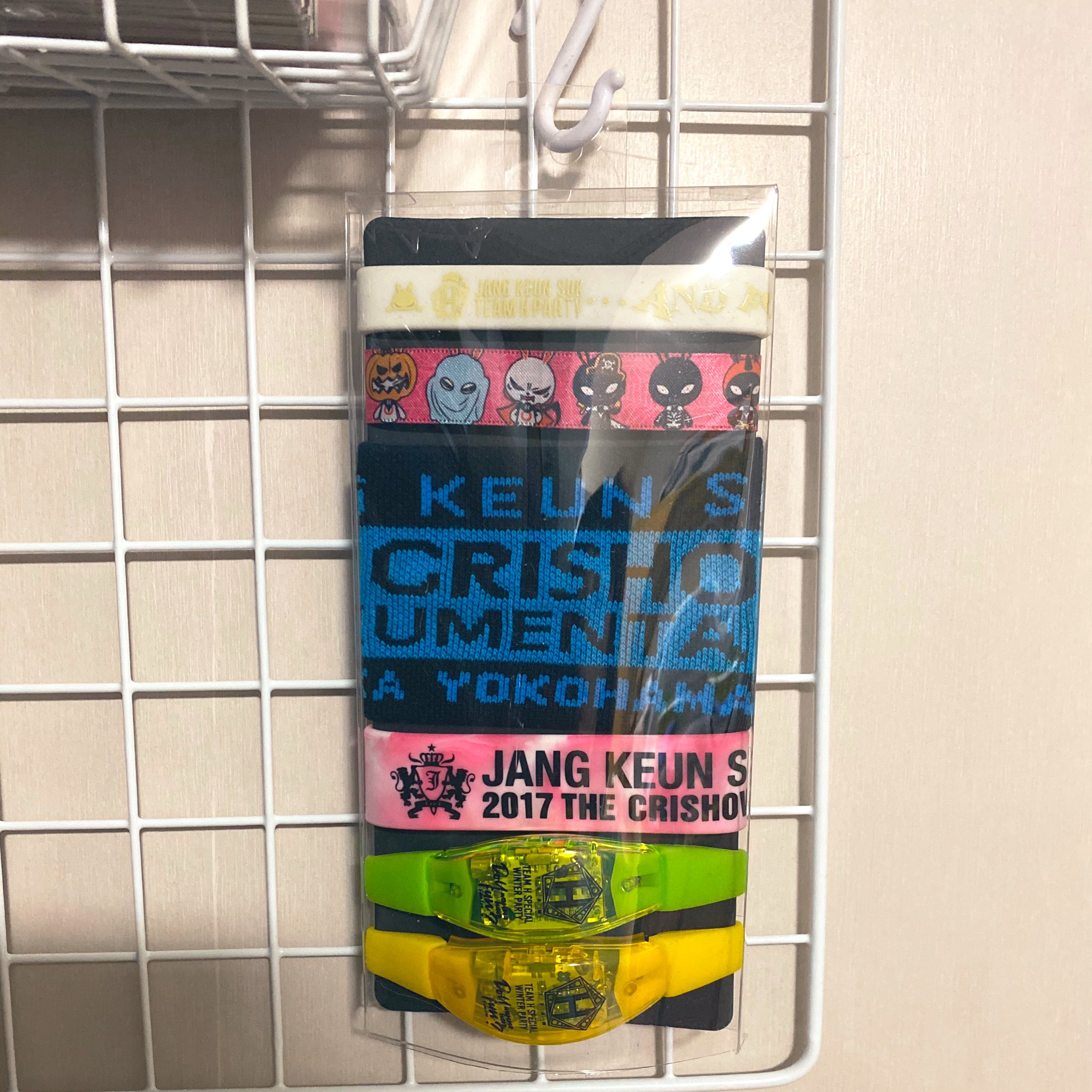 Fumi J いつもと違うキャンドゥ行ったら こんなもの見つけて即買いw この前のteamhのシリコンブレスは無理矢理入れたから 下が閉まらなくて切った ラバーバンドディスプレイbox 百均