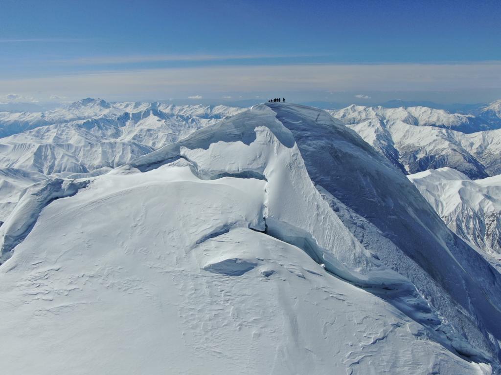 AradBenkoe's tweet photo. Heliskiing in #Georgia! For those who like deep #skiing, spectacular views and untouched nature - the place to go is #Svaneti. It's like the Western Alps but add another 500 m altitude...#Ushba @
https://t.co/tLGNGAfoEd https://t.co/IwN4Iwzhx1