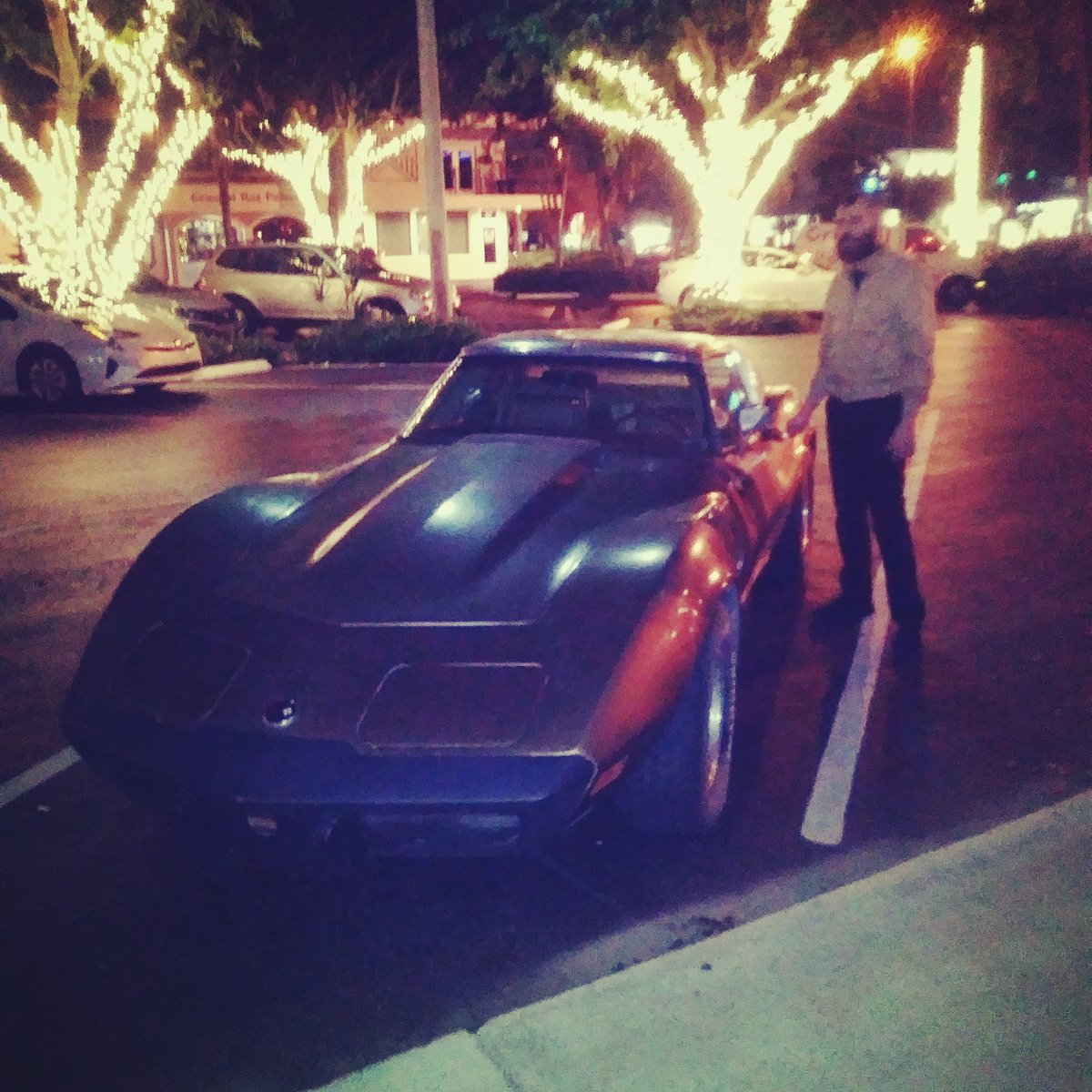 AbominableDr's tweet photo. Grabbing some late night coffee to continue the madness. I don't think I am getting this fat. It's the jacket I swear.

#corvette #vintagevette #musclecar #insomnia https://t.co/3SjmiTttWP
