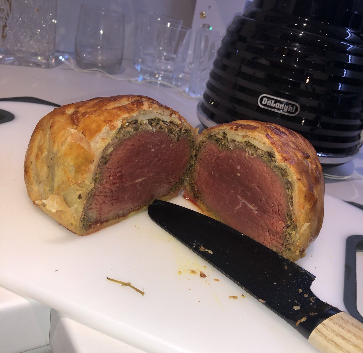 JadeAmyWillis's tweet photo. @GordonRamsay coming through with the beef welly recipe... worked an absolute treat, I think?!!🤤 #cookingsundays #beefwelly #sundayroast https://t.co/45elEbQIXB