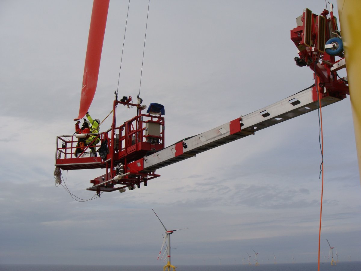 rotos360's tweet photo. The future of the #windturbine #industry is exciting, and as we enter a new decade, we’re proud to be at the forefront of blade repair &amp; inspection. 
 
2020 will see our team working on the repair &amp; inspection of wind turbine blades across the #UK &amp; overseas. #Renewables #Energy https://t.co/0fAL1DlDZp