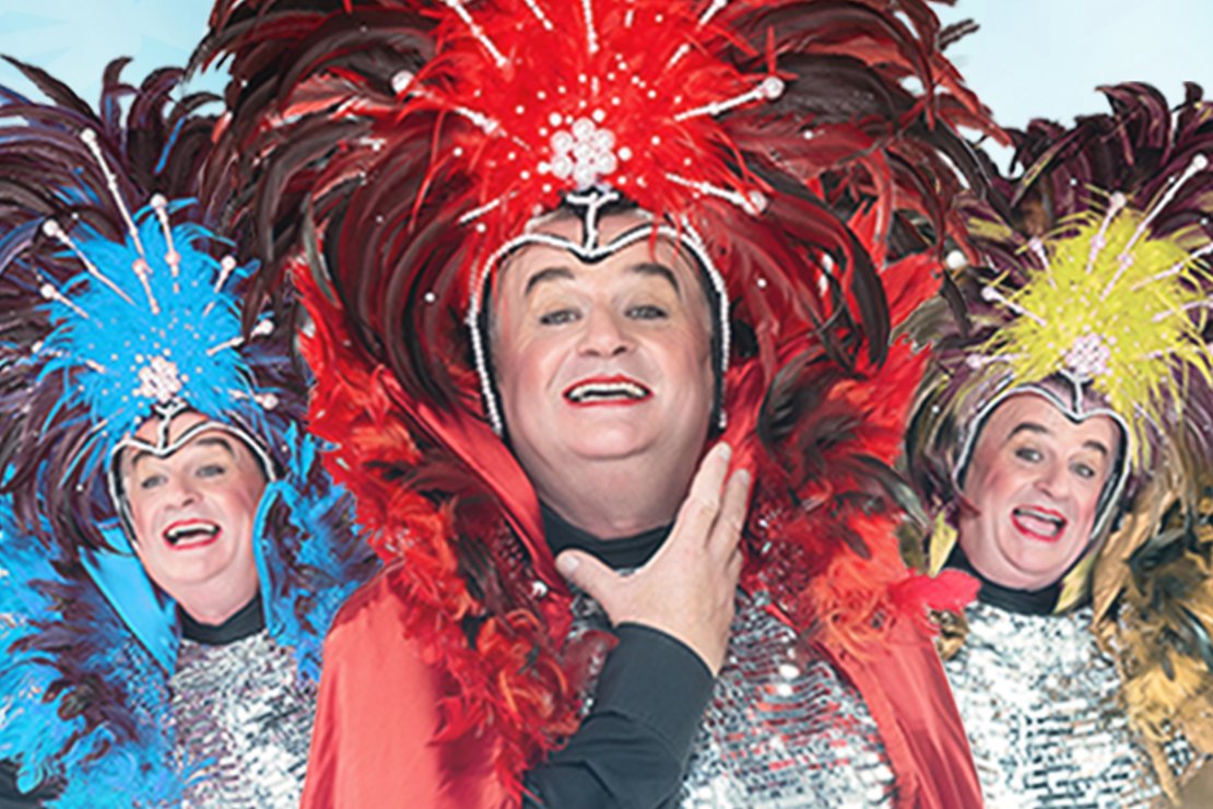 artslinkcoza's tweet image. January is laughter month at Knysna Theatre @_CopyDog @KnysnaTheatre artlink.co.za/news_article.h…