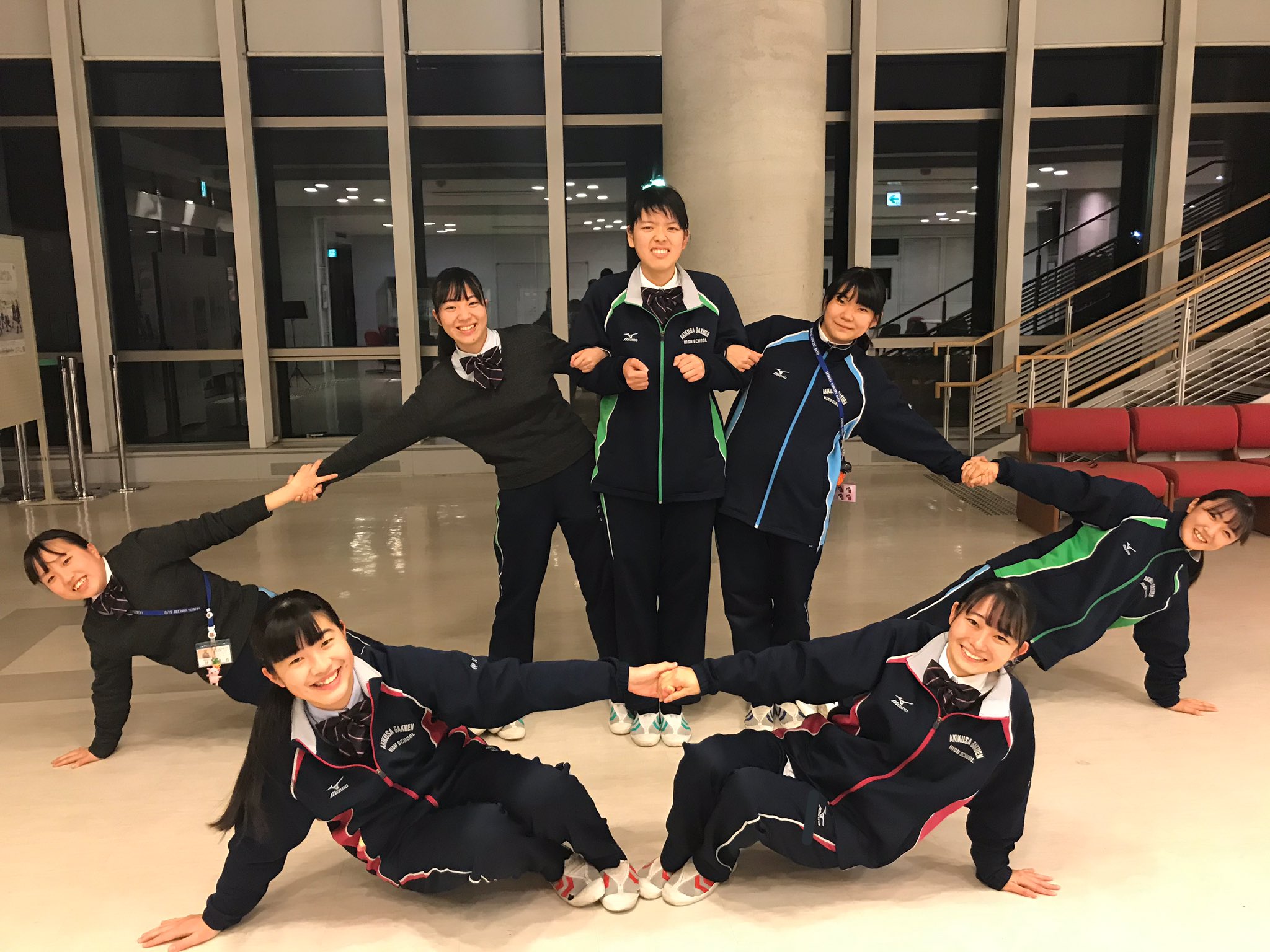 秋草学園高等学校吹奏楽部 在 Twitter 上 こんばんは 定期演奏会まで13日 今日のカウントダウンはトランペットパートです いつも元気な7人は仲良くポーズを決めてくれました 聴いてほしい所は天国と地獄の後半だそうです ぜひ一番後ろのトランペットにご