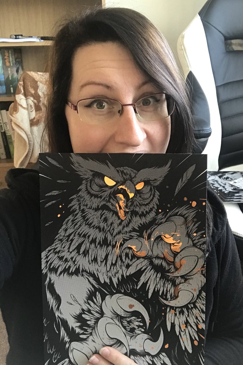 PhaseChan's tweet photo. ✨My OWLBEAR Foil style art prints are IN!! ✨

I’m really pleased with how these came out, and only 12 were printed - they are now on Etsy if you would like one! Each one is signed and numbered - look how shiny they are 😊~

https://t.co/eqJ11uvNWK https://t.co/AH74TgTsWL