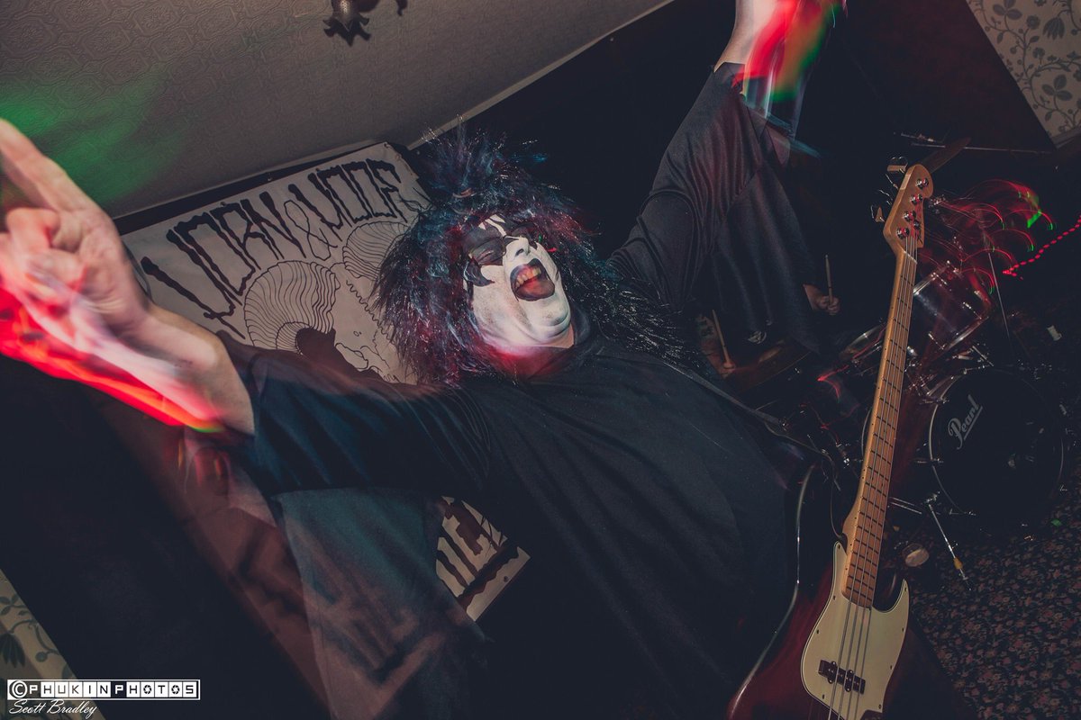 HornHoofRecords's tweet photo. Kissed (kicked) In the Teeth at our annual Christmas special at the Blossoms, #Stockport on December 28th. Awesome hardcore punk from Northwich.
📸: @PhukinStuff 
#hornandhoofrecords #phukinphotos #kickedintheteeth #kissedintheteeth #punk #hardcorepunk #hardcore #punkhardcore https://t.co/REPcfIDMhm