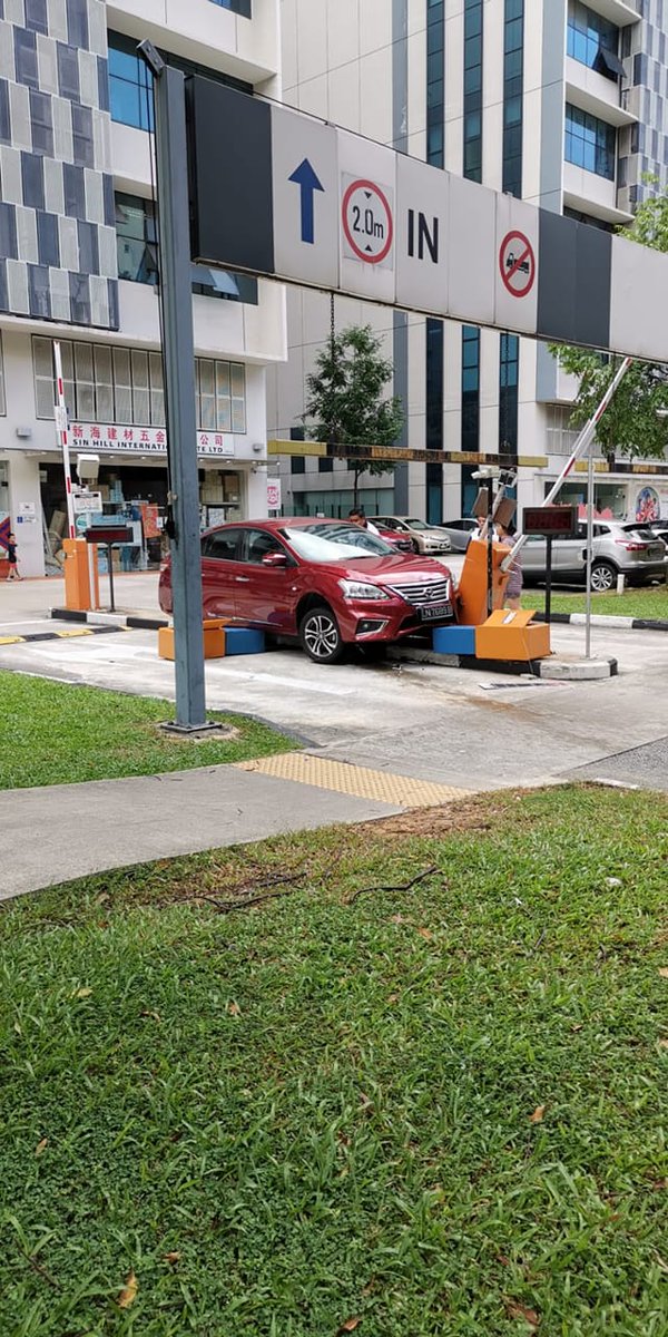 allsgstuff's tweet image. Someone angry have to pay carpark charges, is it?

#Singapore #Carpark #AngryDriver #Gantry
