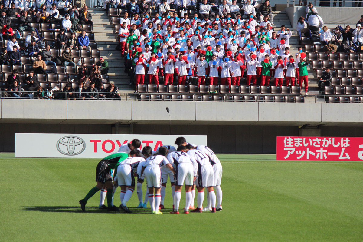 arichome41's tweet photo. 第98回全国高校サッカー選手権大会。

準々決勝で負けてベスト8で最後の大会を終えました。

小さい頃から憧れたこの舞台でたくさんの声援やメッセージを受けながら4試合もプレーできて本当に幸せでした。

四中工に来て良かったって心から思います。

応援ありがとうございました。
#守護神　#1 https://t.co/4j8SVgU98l