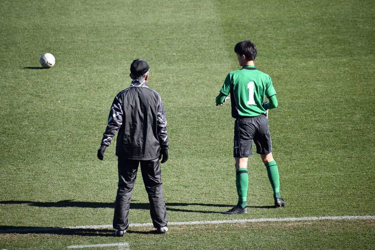 arichome41's tweet photo. 第98回全国高校サッカー選手権大会。

準々決勝で負けてベスト8で最後の大会を終えました。

小さい頃から憧れたこの舞台でたくさんの声援やメッセージを受けながら4試合もプレーできて本当に幸せでした。

四中工に来て良かったって心から思います。

応援ありがとうございました。
#守護神　#1 https://t.co/4j8SVgU98l