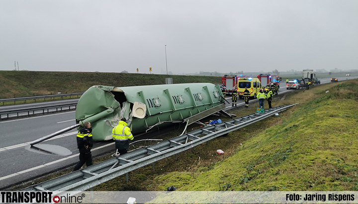 Vrachtwagen verliest bulkoplegger na aanrijding tegen viaduct [+foto] ==&gt;. #N31 #Marssum.