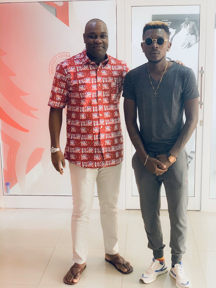 TebongAmbe's tweet photo. Guess which of my song is his favorite, 
what an honor to meet the legend #PatrickMboma  #SPARTA 🙏🏾 https://t.co/vAcWfpCvAK