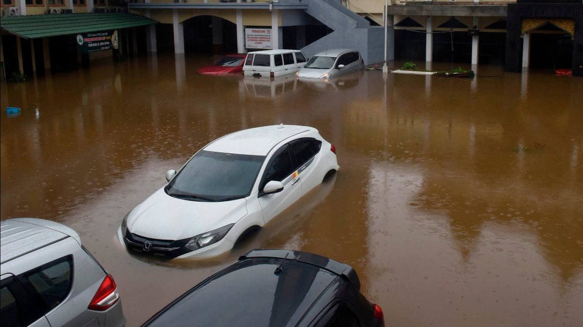 InterAuto__id's tweet photo. Beli Mobil Bekas, Berikut Ciri Mobil Bekas Banjir https://t.co/mHlHef2wSY https://t.co/OFZpEN8vjR
