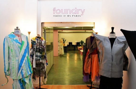 "Tradition artisanale, savoir-faire manuels : l’industrie de la mode est aux antipodes des nouvelles technologies. Pourtant, ce secteur est impacté par les changements..."article d'Anne Faubry <a href="/IBM_France/">IBM France</a> #TransformationDigitale. ibm.biz/Bdqc7H