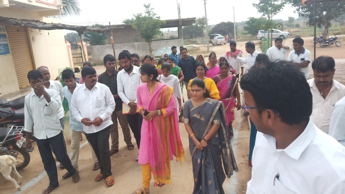 drdombnr's tweet photo. Dist special officer @kranthi_valluru visited Balanagar,Peddaipally,Chennagula thanda,Nerellapally and chegunta  village of balanagar Mandal inspected the progress of various developmental works being carried out as part of 2nd edition of Palle Pragati programme.@Collector_MBNR https://t.co/72qPgXJenR