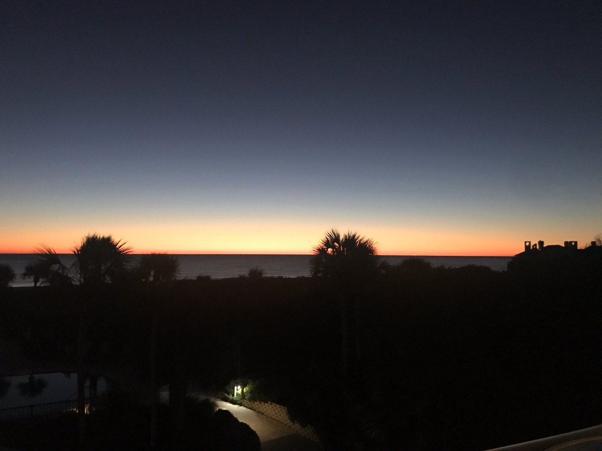 lwilliams's tweet photo. I’m so sad I’m leaving Florida but watching the sunrise this morning was a great end to my trip! https://t.co/L15KrTSI2A