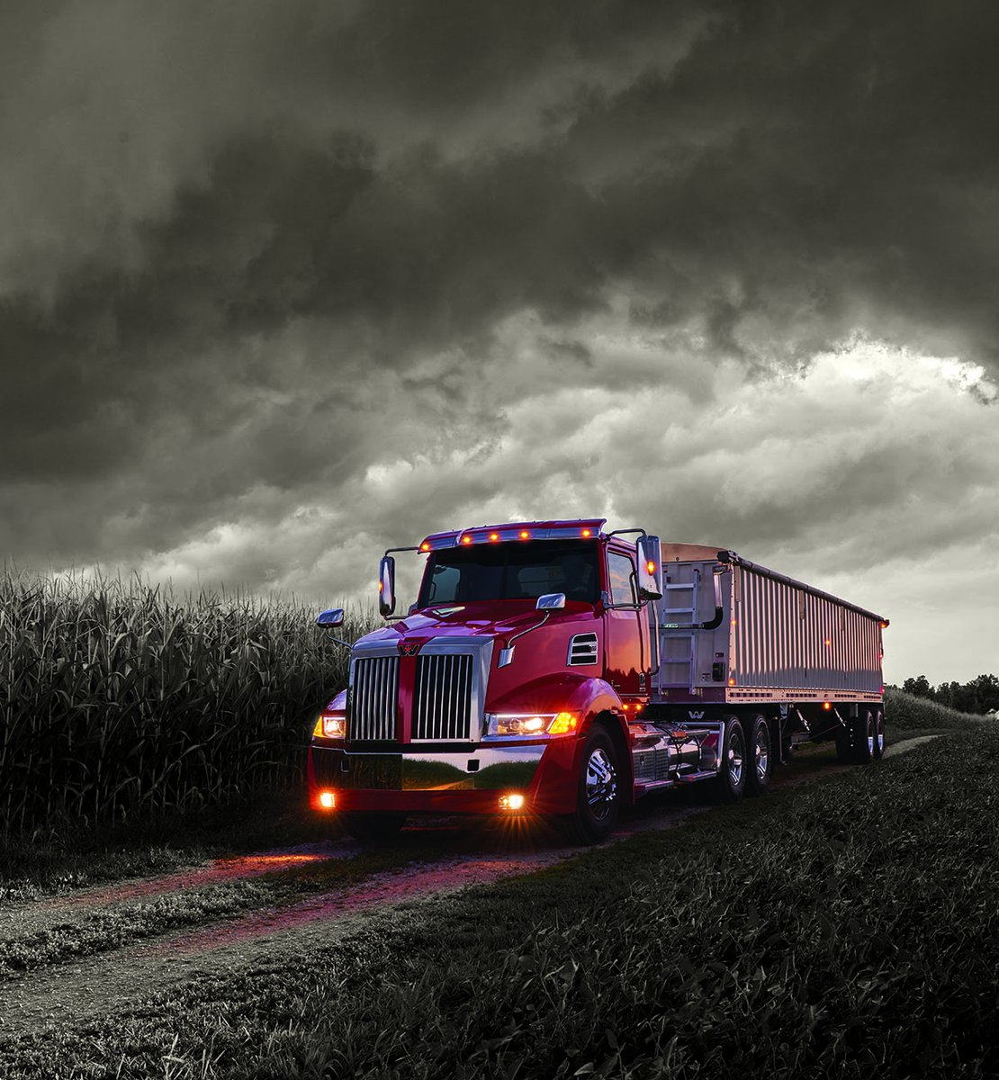 WstrnStarTrucks's tweet photo. Making a profit is important. But a driver doesn’t sign up with you because you run the most efficient truck. We set out to build a truck that your drivers would fight over and still make your CFO smile. #5700XE https://t.co/YkouxkkZpX