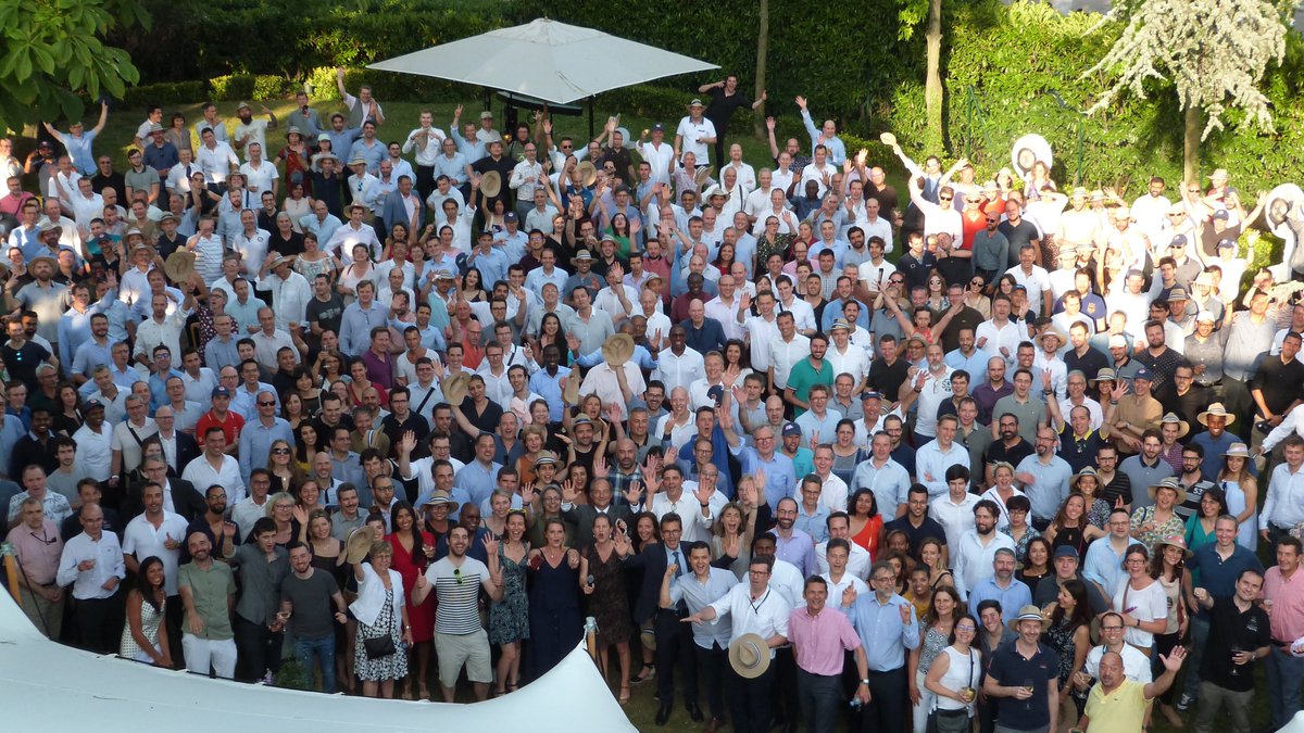 Happy New Year 2020 to all! Congrats to the #ITinfrastructure teams for the 2019 great achievements contributing to <a href="/Societegenerale/">Societe Generale Group</a> #DigitalTransformation: 72% of servers in the #cloud, an optimized #digitalworkplace, #IA and #data use cases in production... #TheFutureIsYou