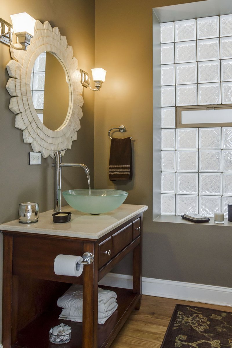 BonBriseDesign's tweet photo. A vintage bathroom with simple updates to keep it fresh and in style! Our quick changes made the space feel brand new. https://t.co/7Lrjx4TeUF