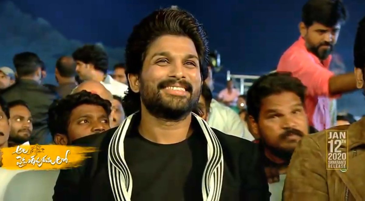 Stylish Star #AlluArjun arrived at #AVPLMusicalConcert 

Crowd Enery levels during bunny entry is 🔥🔥

#AlaVaikunthapurramuloo