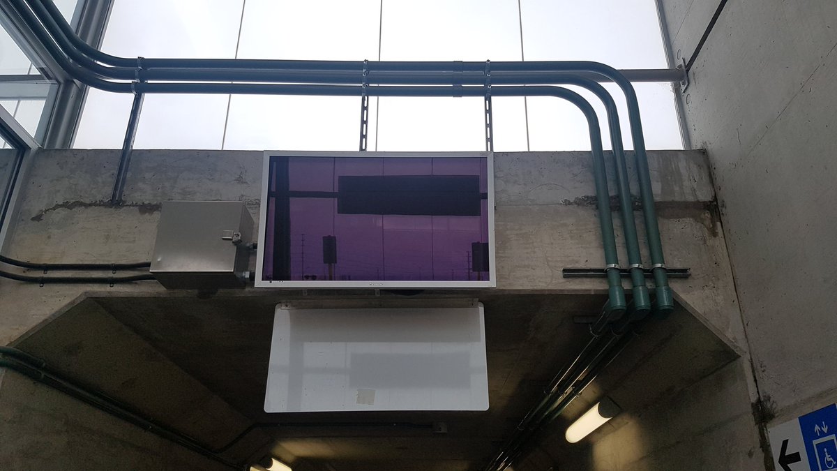 PetalsNDPaws's tweet photo. @GOtransit a week later, this board is still non functioning. https://t.co/uO88DRwGbI