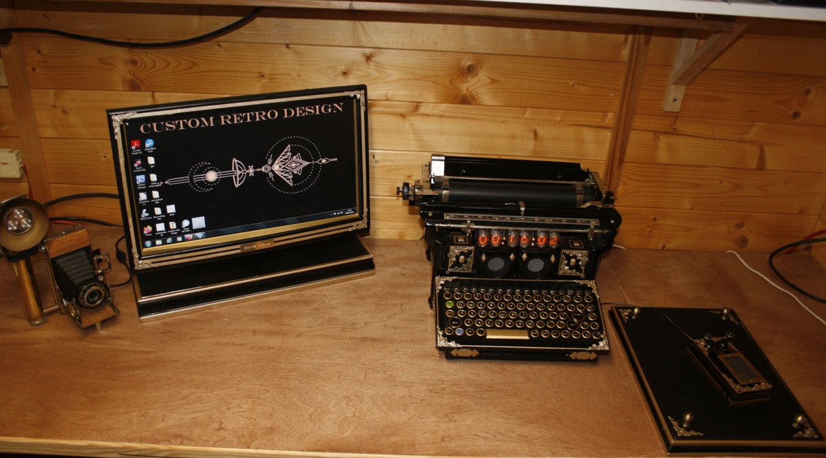 DavidAskem's tweet photo. retro setup

#steampunk
#retro
#artdeco https://t.co/WvZpvEQO4g