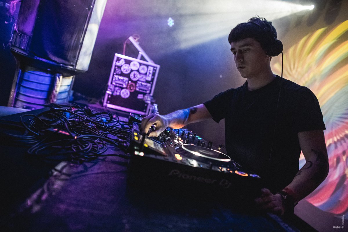 BFVRmusic's tweet photo. Memories from my debut at Le Transbordeur !
Thanks Exoria for having me ! 🎆
Next stop wednesday in Palerme, Sicily 🇮🇹
#BFVR #transbordeur https://t.co/ImaaRN4jBb