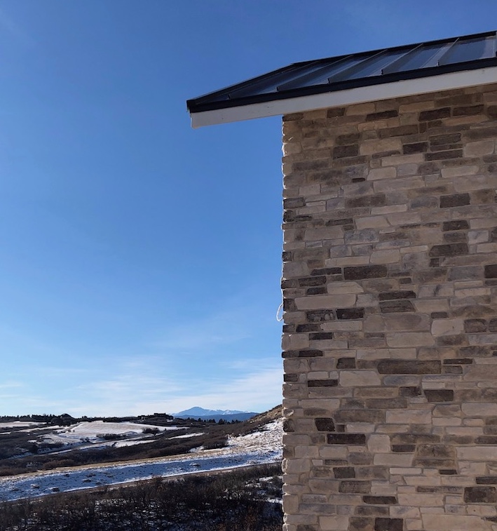 Can you name that Mountain *peaking* from behind this custom home in Tessa Mesa?
*
*
*
*
@acoloradogathering #customhomes #mountainviews #adamohomes #newhomes #newbuild #homebuilder #colorado #architecture #newconstruction #craftsman #builttrue
