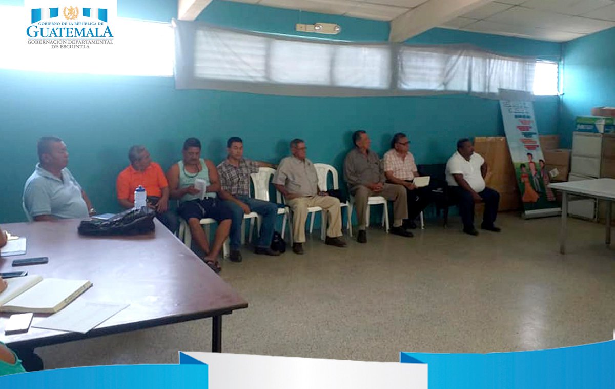 GobernadoresGT's tweet photo. #Escuintla | Gob. Jorge Segura se reunió con miembros de comités del Puerto de San José, para conversar sobre la seguridad en el municipio y exponer estadística de hechos delictivos. El Gobernador reiteró que se realizan esfuerzos y coordinaciones para combatir estas acciones. https://t.co/Z0sgdPkIRW