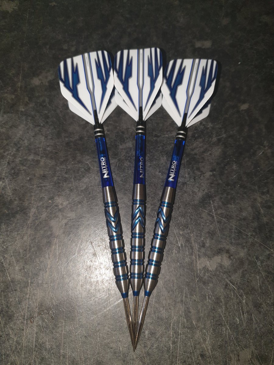 Late christmas present off my boy a lovely set of @Gezzyprice darts👌🎯