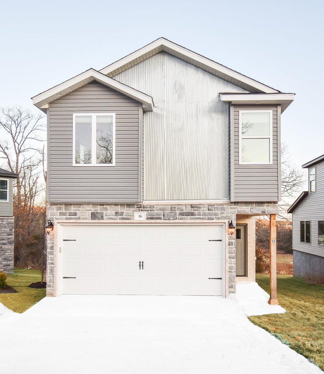 TradeMarkNWA's tweet photo. Decided to get a little creative with this exterior and add in some metal for a different look. 
Big thanks to First Star Exteriors for the great work on the siding, roof, gutters, soffit and fascia on this house.
#trademarkhomesnwa #metalsiding #fayettevillear #webuildhomes https://t.co/sbybzv9nKv