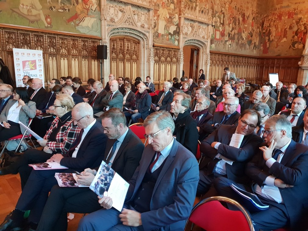 #Arras Lancement de la 1ère concertation sur le projet de loi "3D" par <a href="/j_gourault/">Jacqueline Gourault</a> en présence de nombreux élus de la région #hautsdefrance (parlementaires, présidents des assemblées régionales et départementales, maires, présidents d'EPCI, associations d'élus) 1/2