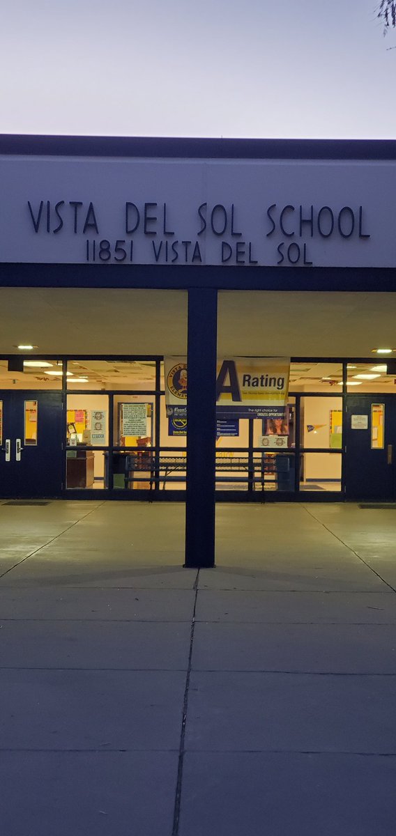 Escontrias_SA's tweet photo. What a way to kick off 2020! ๐๏ธ๐A time of reflection, ๐ญa mean game of Family Feud, ๐ฅ๐ฏand 2nd grade presentation of BOM with AVID Fab 4 strategy โค #VDSAVID #ElevateToGreat #SpringSemesterReady https://t.co/E18C6ApV0x