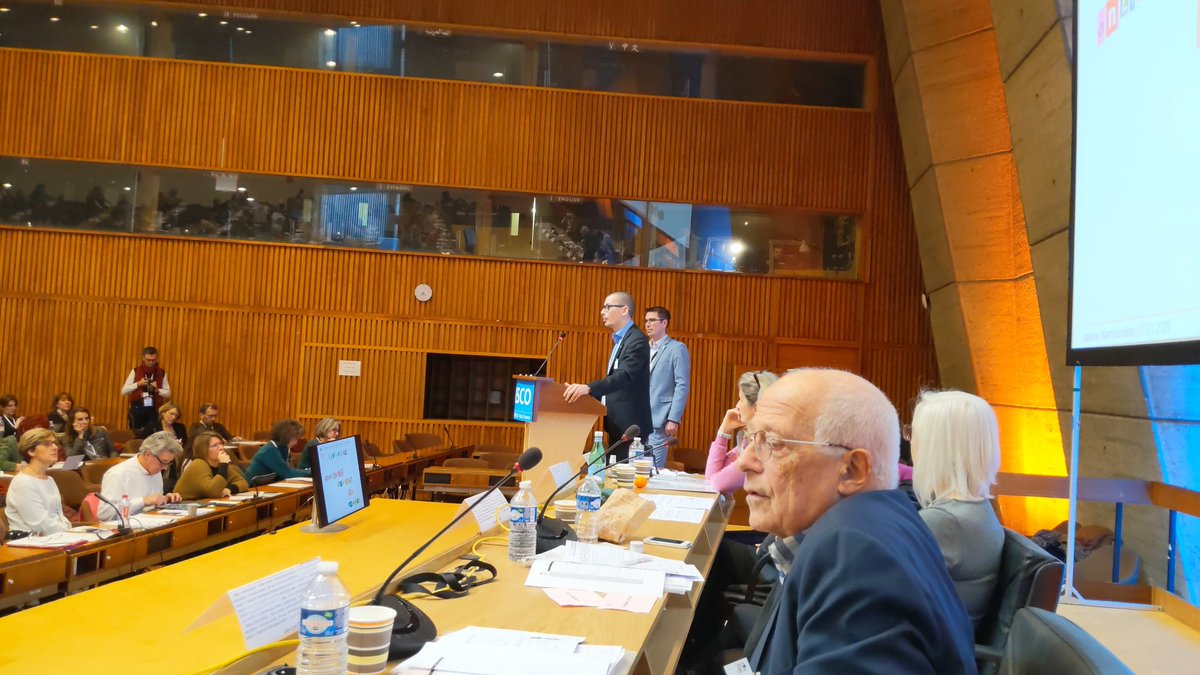 mickmoran's tweet photo. assisting Regis and Jerome to make a presentation about online sexual coercion and extortion aka: #sextortion #assisesSVS https://t.co/8xkNwNmwF2