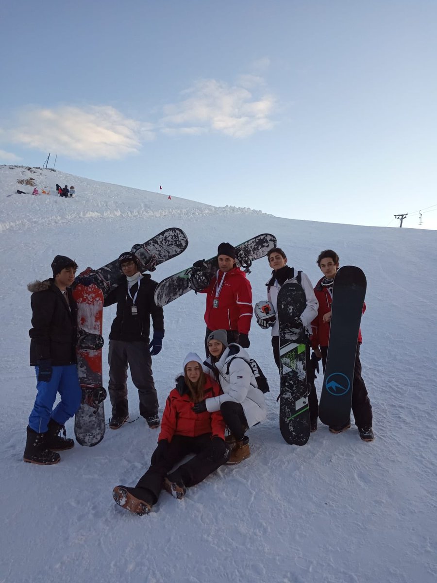 Uğurlu öğrencilerimiz, Kayak Kampı Programı kapsamında Bursa-Uludağ’da bir araya geldi. Öğrencilerimiz hem kayak sporunu yerinde öğrenirken hemde unutulmaz ve eğlenceli anlar yaşadı.