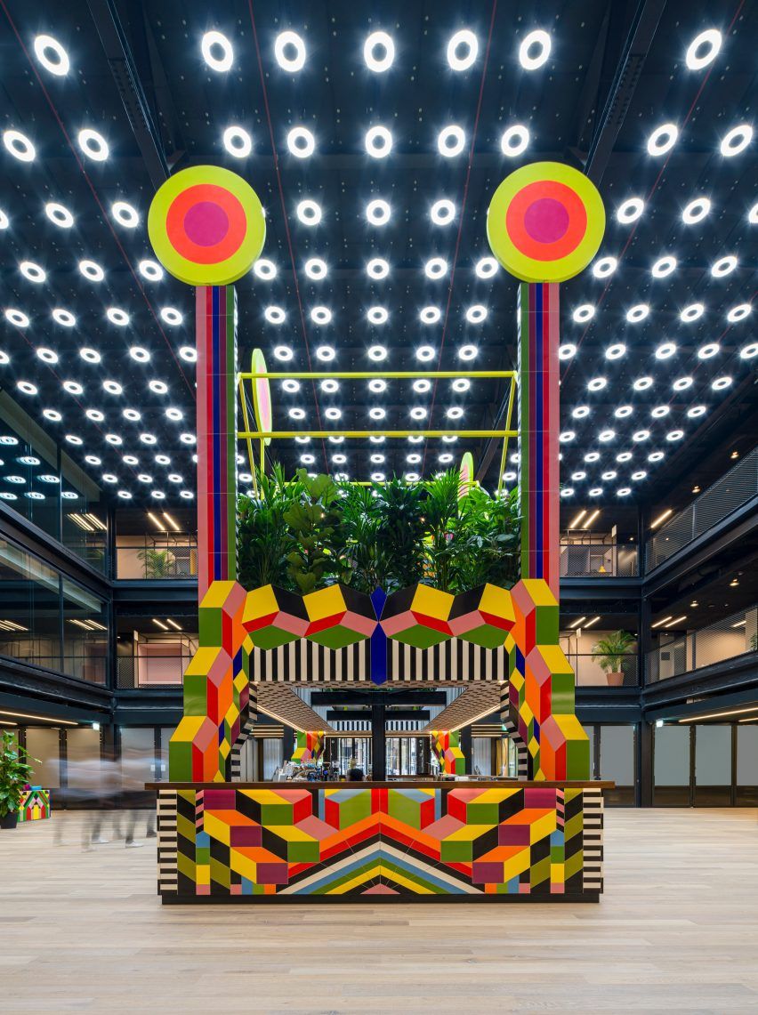 OliverHeath_OHD's tweet photo. https://t.co/i9cucjtgAp | We love this #Biophilic cafe designed by @MoragMyerscough. Morag based the project on the principles of biophilia and the health benefits associated with spending time in nature. https://t.co/wS6Eyi5HVr