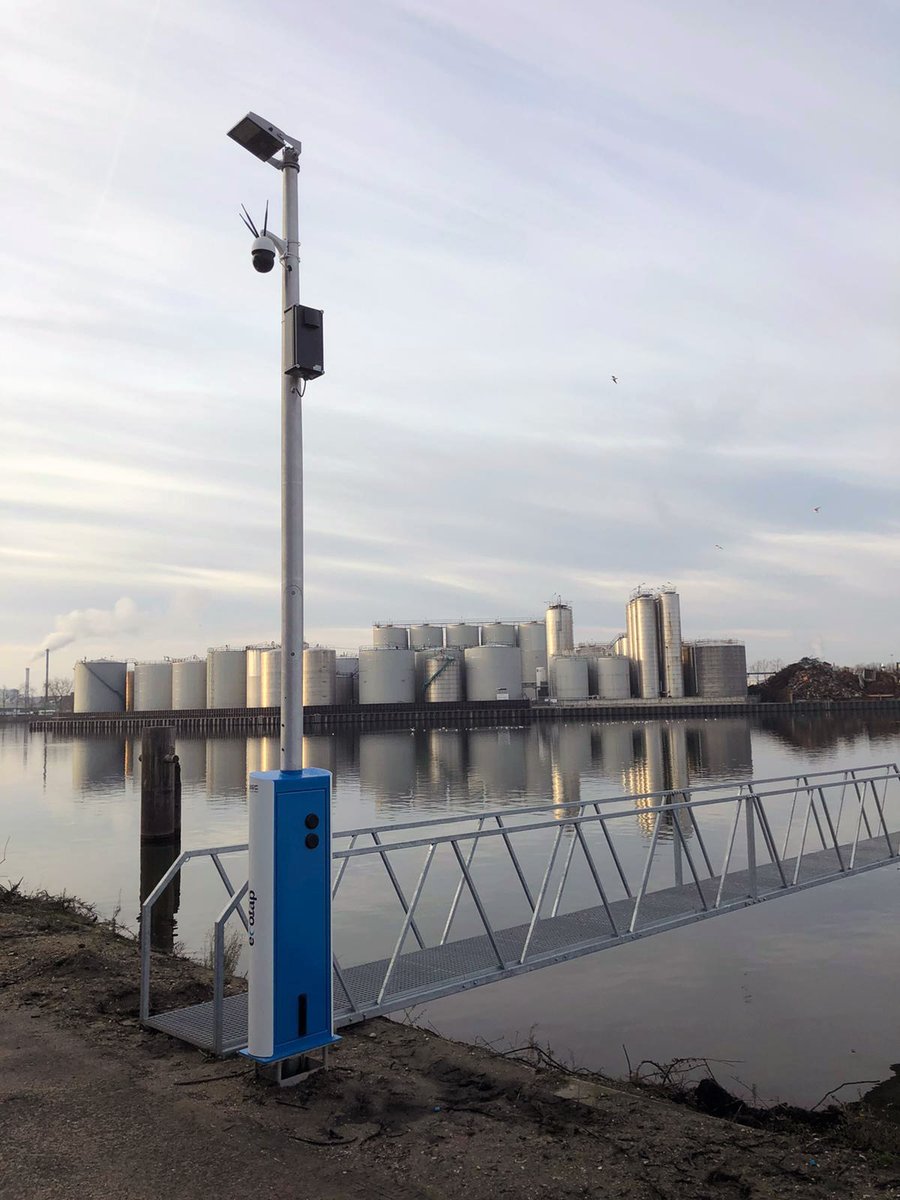 clinsh_eulife's tweet photo. #CLINSH NEWS📢
In Oostkanaalhaven, @gem_Nijmegen, barges can now use '@EcotapBV shore power cabinets' for their on-board power supply. Also: footebridge is illuminated and monitored with camera for safety, #AirQuality is measured! 💪
Sustainable waterway transport, clean air! https://t.co/Le8HLrBusS