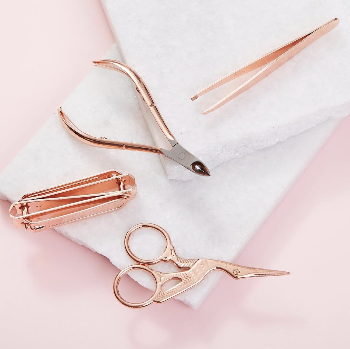 LuxeStudioUK's tweet photo. Rose Gold + Marble = Heavenly Matched.

Try Luxe Studio implements from
@BootsUK today

#LuxeStudio #LuxeStudioUK #RoseGold #RoseGoldBeauty #RoseGoldGoals #Beauty #beautytools #implements #nailcare https://t.co/XzEwPfCxp2
