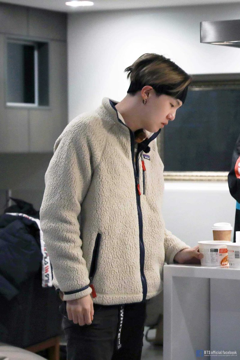 gingerol95's tweet photo. 200106 BTS BON VOYAGE Season 4 Preview(1)
https://t.co/hn7VKEvLtP 
#방탄소년단 @BTS_twt https://t.co/ky4eQMWIc7