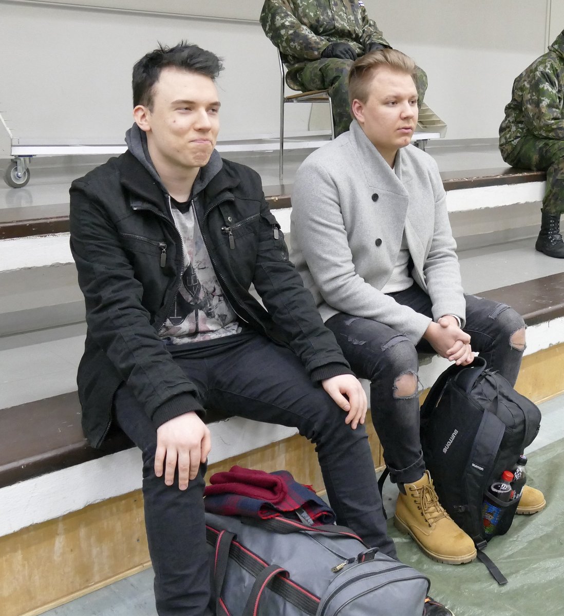 JaakariPR's tweet photo. #Jääkäriprikaati ´ssa palveluksen aloittaa tänään lähes 1200 alokasta.
Santtu Syväsalmelle ja Tuomas Lassilalle Sodankylä oli järkevin vaihtoehto palveluspaikaksi ja odotukset ovat korkealla. - Hyvällä ja positiivisella mielellä tänne tultiin, onhan tämä ainutlaatuinen kokemus. https://t.co/WEFj39g8dp