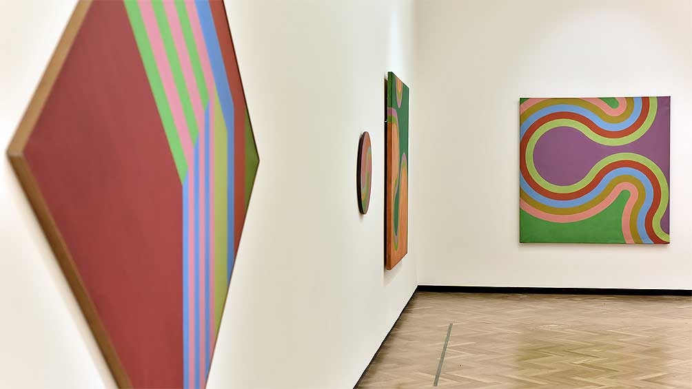 FondoDocArteCon's tweet photo. Hasta el 2 de febrero estará la exposición “César Paternosto. La mirada excéntrica” en el @BellasArtesAR. Obras de los años 60 y 70, últimos trabajos: indagaciones en torno al color, a la geometría y al minimalismo. Para conocer más sobre #Paternosto👉👉https://t.co/QOe4Dxof90 https://t.co/lmvQgREkE3