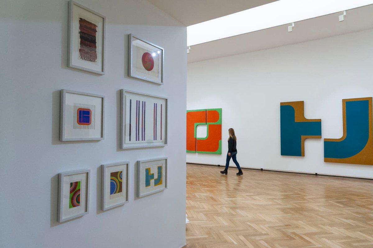 FondoDocArteCon's tweet photo. Hasta el 2 de febrero estará la exposición “César Paternosto. La mirada excéntrica” en el @BellasArtesAR. Obras de los años 60 y 70, últimos trabajos: indagaciones en torno al color, a la geometría y al minimalismo. Para conocer más sobre #Paternosto👉👉https://t.co/QOe4Dxof90 https://t.co/lmvQgREkE3