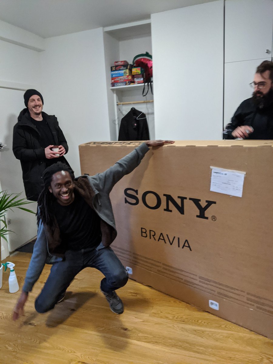 DiscoverStudio_'s tweet photo. Our head of CG needed a bigger monitor... So we delivered! 😆 #tv #delivery #85inch. https://t.co/L2ivMi8Hcl