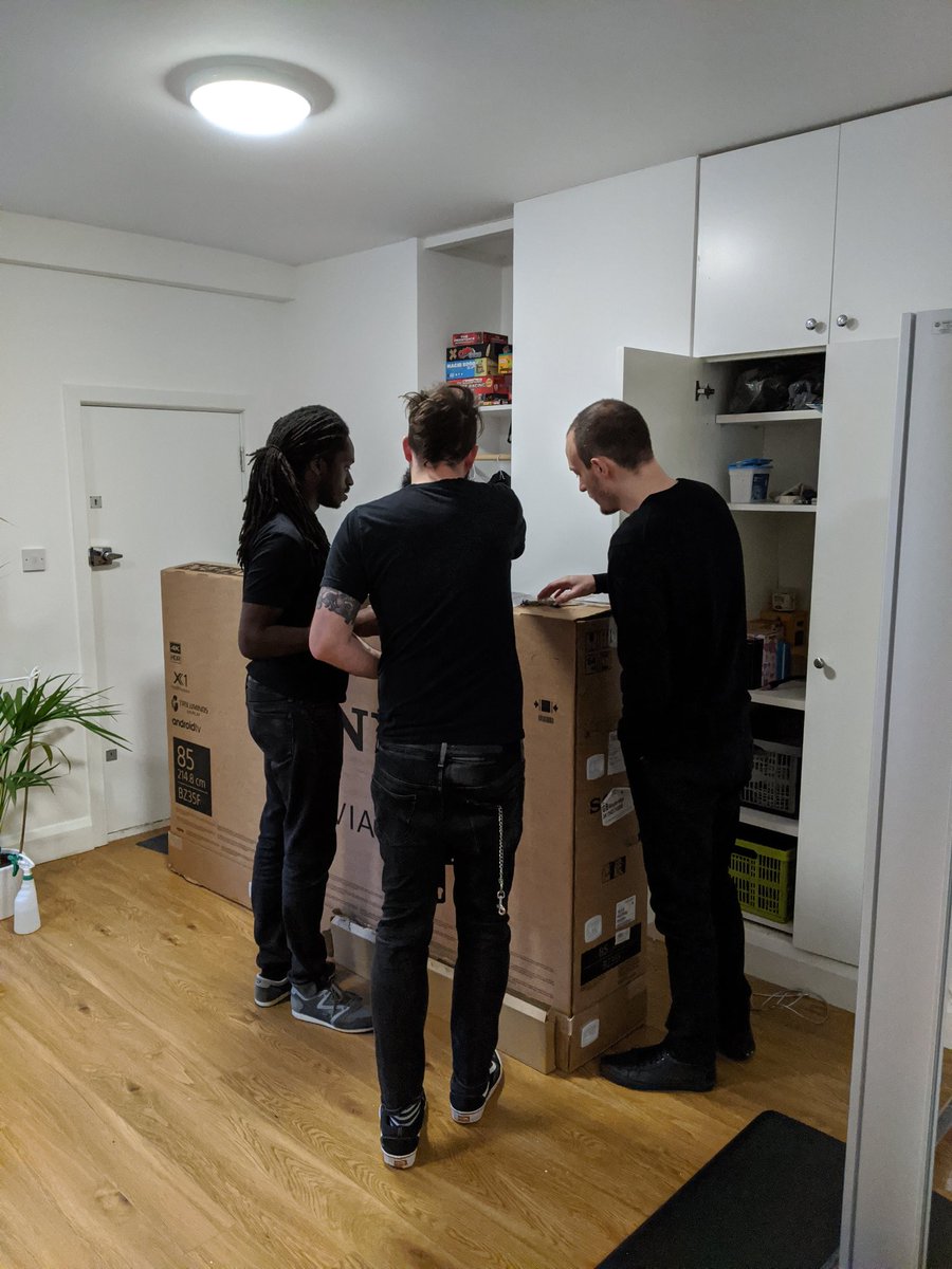 DiscoverStudio_'s tweet photo. How many geeks does it take to setup a TV... https://t.co/sVlNFNhnT6