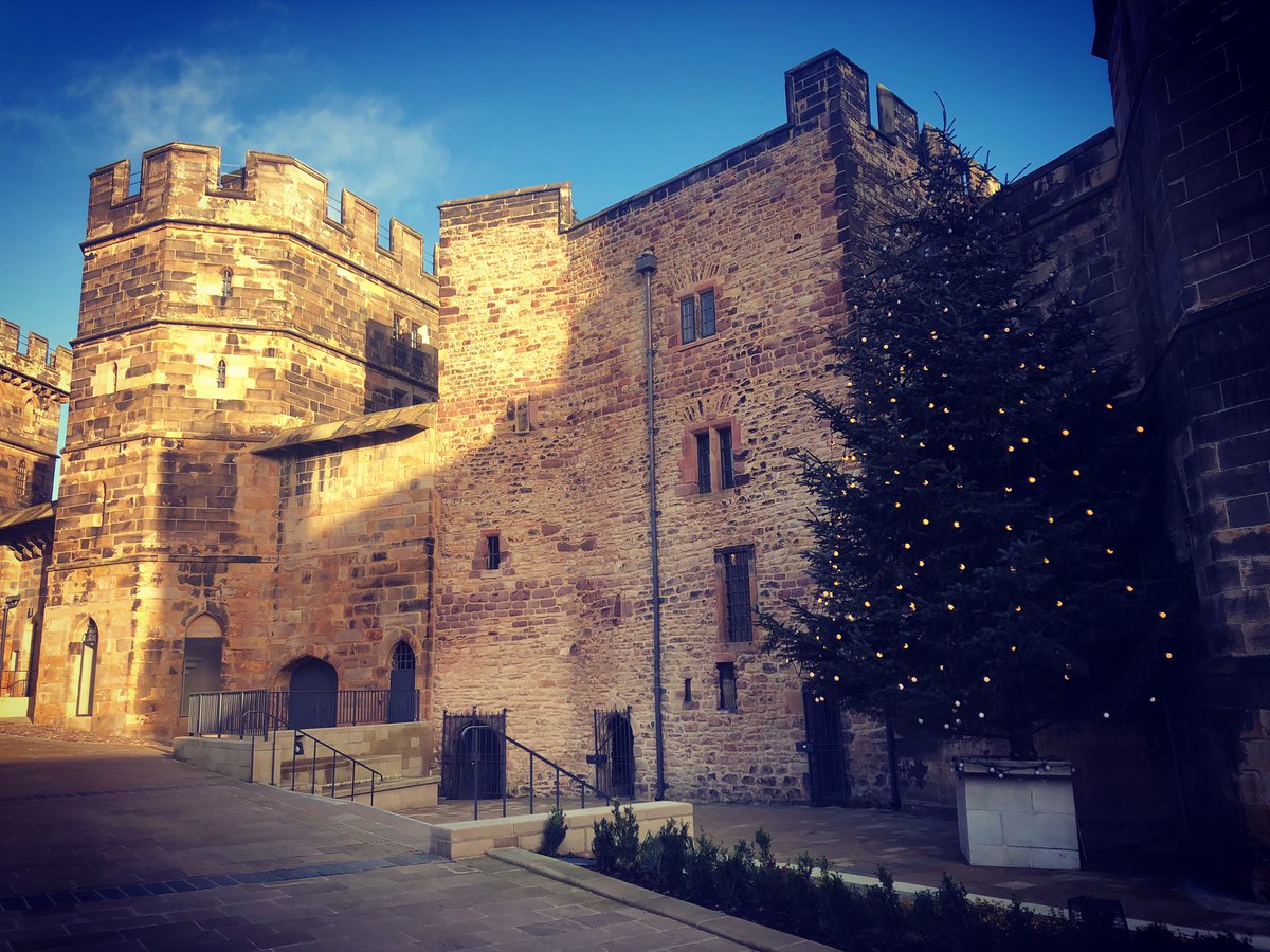 yes_lancaster's tweet photo. The amazing festive interior of @LancCastle
#lancaster #yeslancaster #lovelancaster #livelocalshoplocal #history #castle https://t.co/zUyeJPdLCK