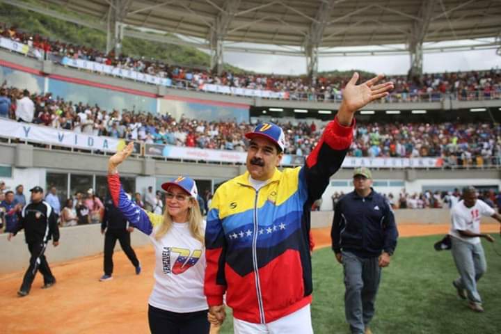 #VenezuelaAvanzaConElPetro 
☕🍩☕ Buenos Dias 
#TuiterosDelMundo 🇻🇪😊🇻🇪😊
@NicolasMaduro 
@CarnetDLaPatria 
#MareaHeroica 
@CachiTuitero 
@amelia74698445 
@Haymelis 
@AlcaGuaicaipuro 
@AyaharyC 
@PetraYsabelina 
@teresa_isabel 
@ProfeGiani 
@MetralletaPD 
@merce_fina1