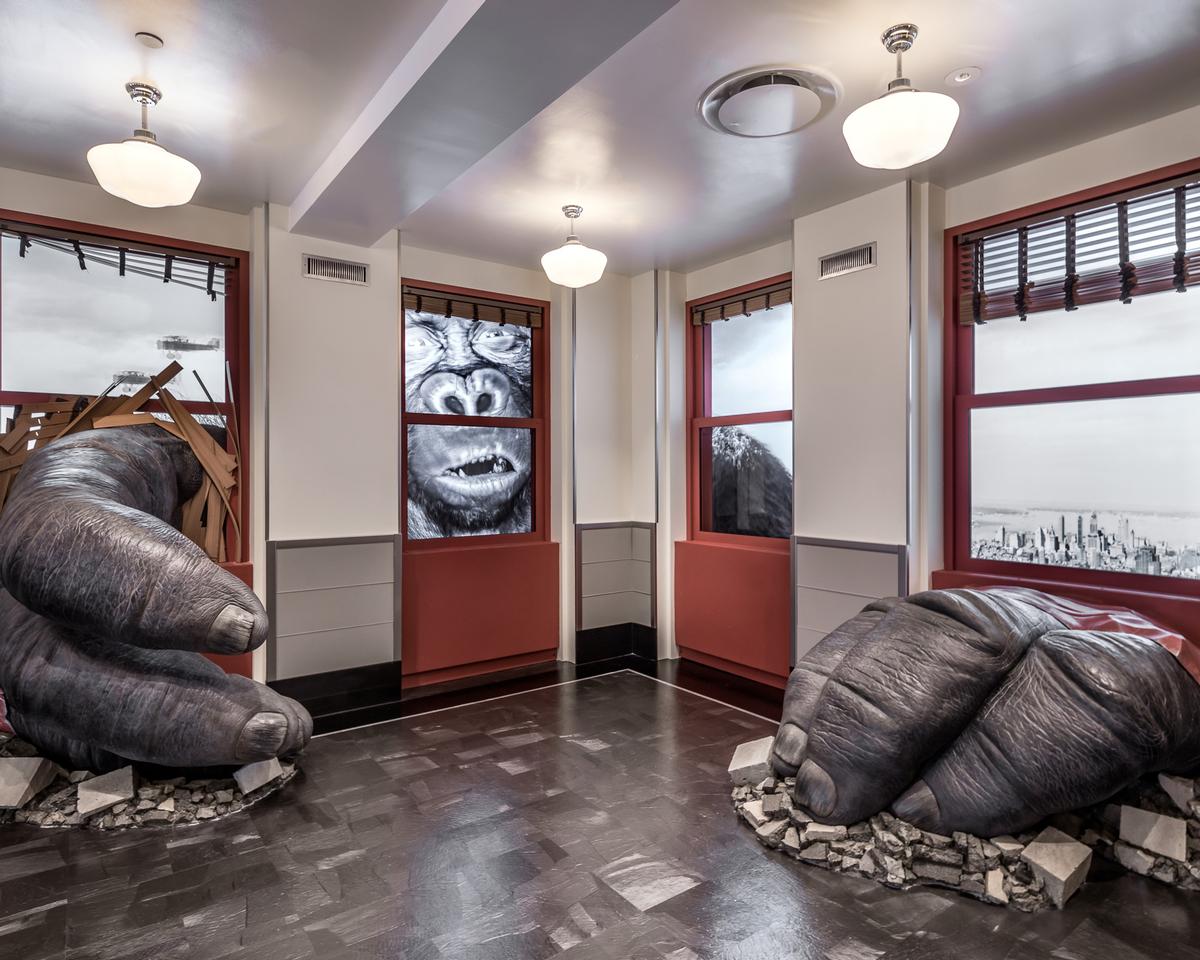 INGmedia's tweet image. Squint/Opera created digital elements for 40 unique exhibits at #NewYork&apos;s @EmpireStateBldg - including a recreation of iconic #KingKong scenes - using #Spaceform, its data-driven VR design tool. Read more @ATTRACTIONSMAG: bit.ly/2sUrFej