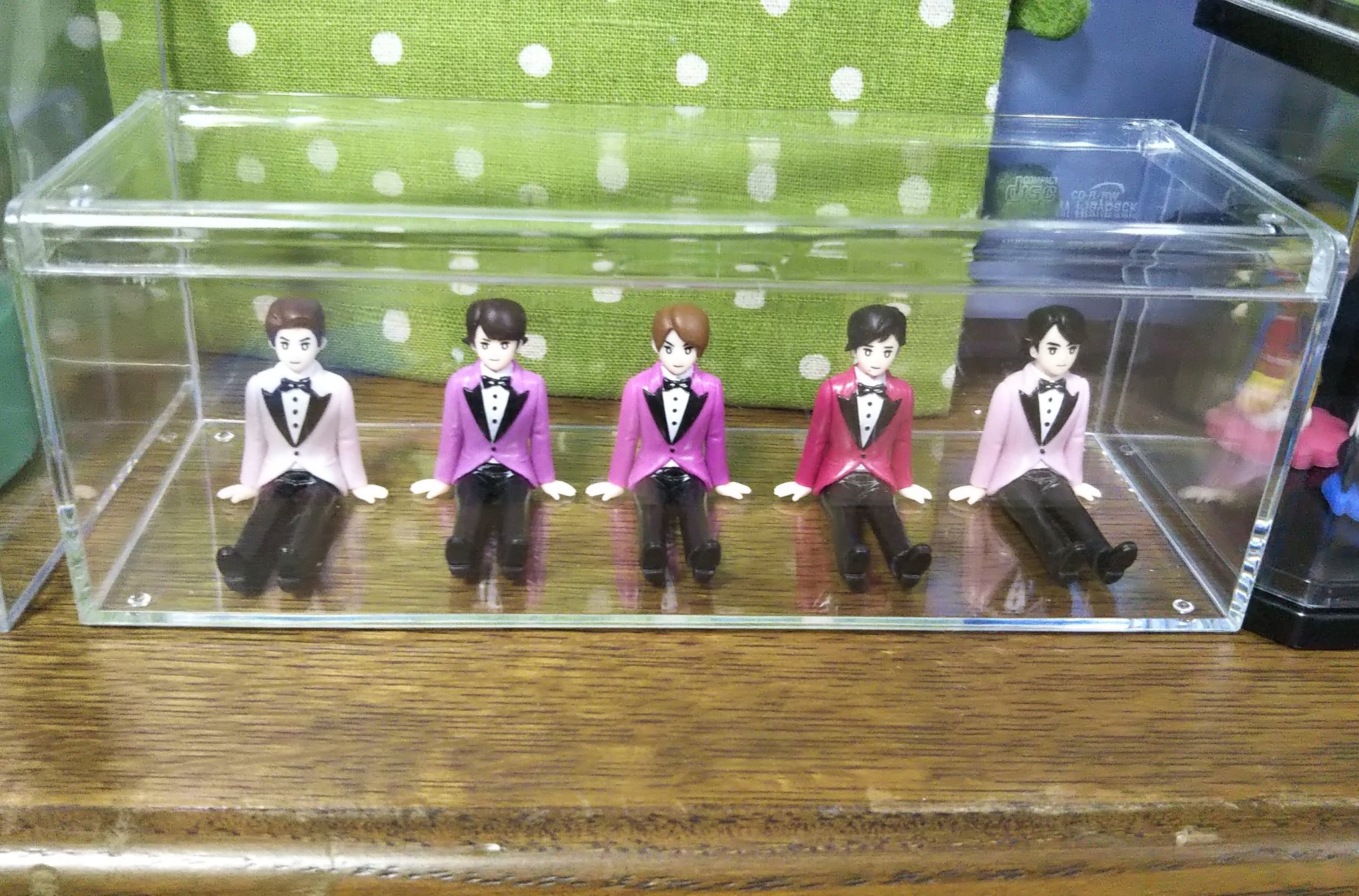 嵐 コップのフチ子 座る嵐 楽天市場】 【新品】 嵐 ARASHI・・【コップのフチ子 座る嵐