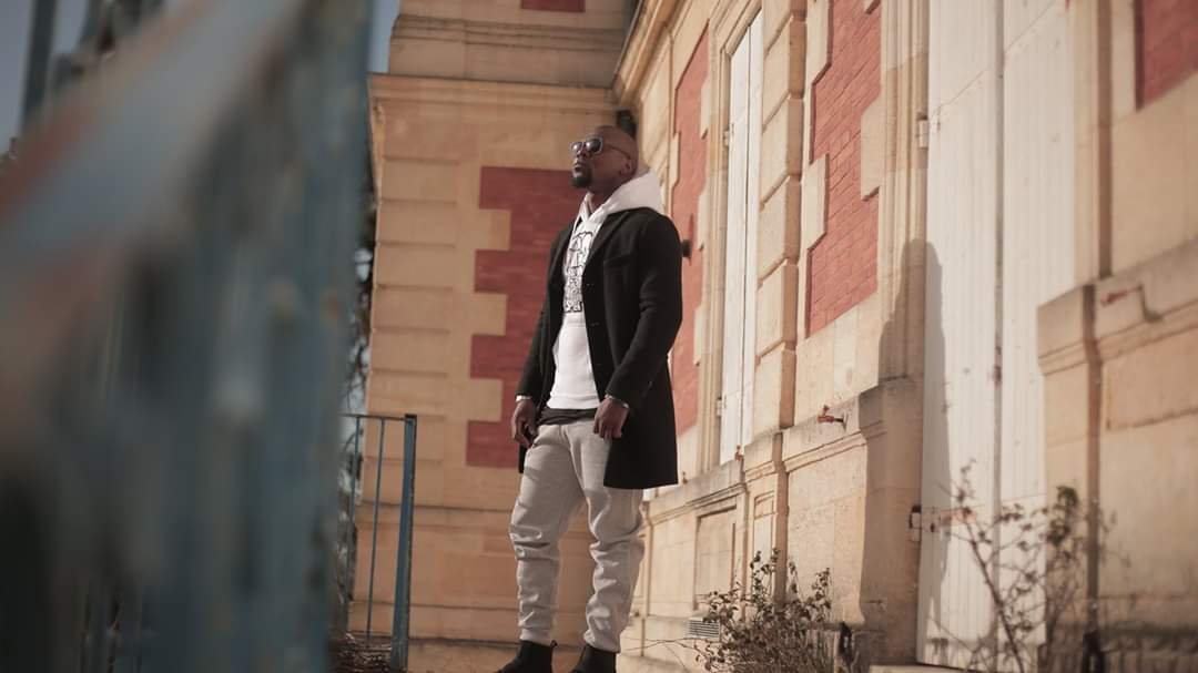 Workupworld's tweet photo. [ LA VISION ]
Ne pas se contenter veut dire avoir une vision optimiste qui pense qu'on peut toujours faire mieux .
📸 : KIZOINDESIGN
Guest : @kobabuilding
#WHITEhoodie #Llifestyle #streetking #hypebeast  #streetart
#WORKnation #WORKteam #WORKup https://t.co/1qljIMpL4K
